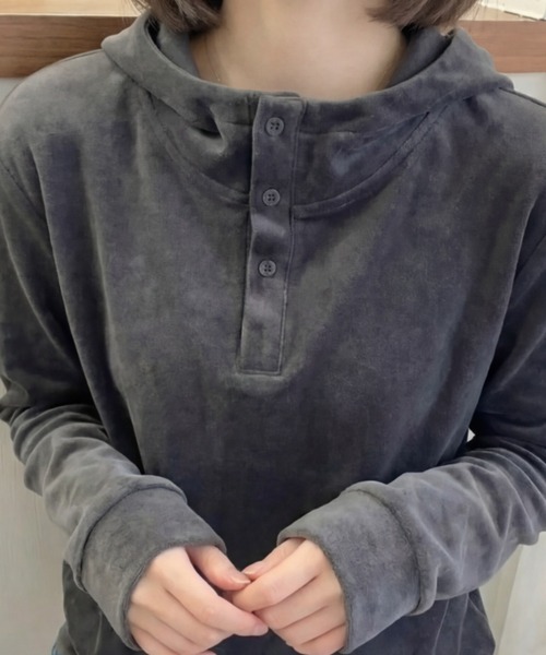 cammie(キャミー)の「ボタンデザインハイネックトップス(パーカー・レディース・ダークグレー/アイボリー・M/L)」の9枚目の写真