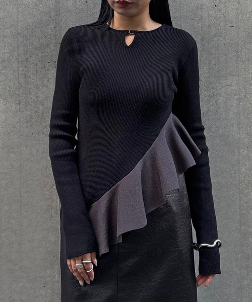 &g'aime(アンジェム)の「【&g'aime 】ラッフルバイカラーニット Ruffle Bicolor Knit(ニット/セーター・レディース・チャコールグレー/ブラウン/ブラック・FREE)」の2枚目の写真