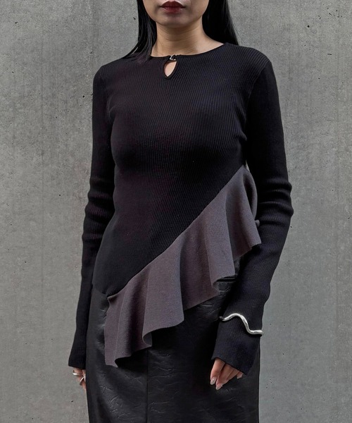 &g'aime(アンジェム)の「【&g'aime 】ラッフルバイカラーニット Ruffle Bicolor Knit(ニット/セーター・レディース・チャコールグレー/ブラウン/ブラック・FREE)」の4枚目の写真