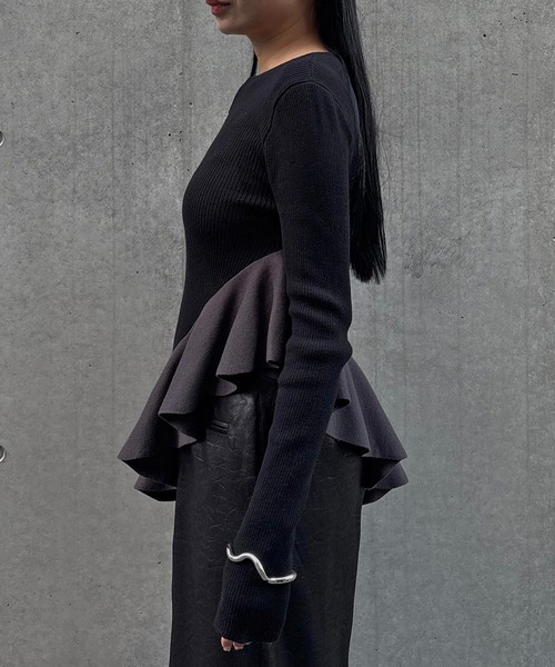 &g'aime(アンジェム)の「【&g'aime 】ラッフルバイカラーニット Ruffle Bicolor Knit(ニット/セーター・レディース・チャコールグレー/ブラウン/ブラック・FREE)」の8枚目の写真