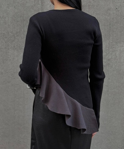 &g'aime(アンジェム)の「【&g'aime 】ラッフルバイカラーニット Ruffle Bicolor Knit(ニット/セーター・レディース・チャコールグレー/ブラウン/ブラック・FREE)」の9枚目の写真