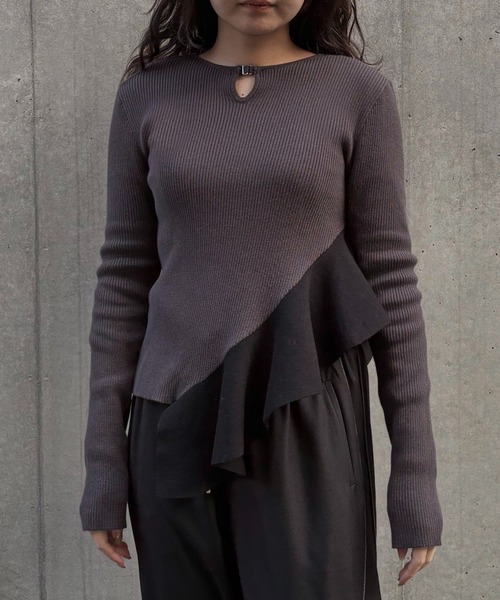 &g'aime(アンジェム)の「【&g'aime 】ラッフルバイカラーニット Ruffle Bicolor Knit(ニット/セーター・レディース・チャコールグレー/ブラウン/ブラック・FREE)」の17枚目の写真