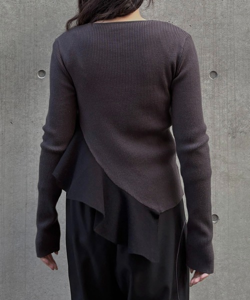&g'aime(アンジェム)の「【&g'aime 】ラッフルバイカラーニット Ruffle Bicolor Knit(ニット/セーター・レディース・チャコールグレー/ブラウン/ブラック・FREE)」の21枚目の写真