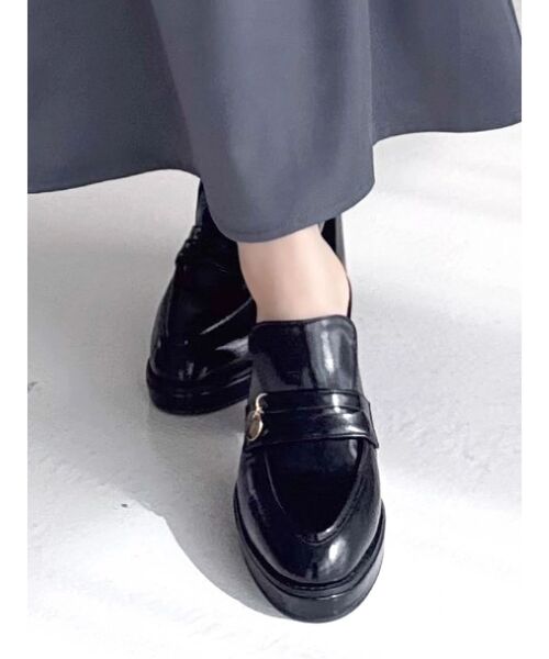 dazzlin（ダズリン）の「チャームローファーサボ（パンプス・レディース・ブラウン/ブラック・LARGE/MEDIUM）」の2枚目の写真