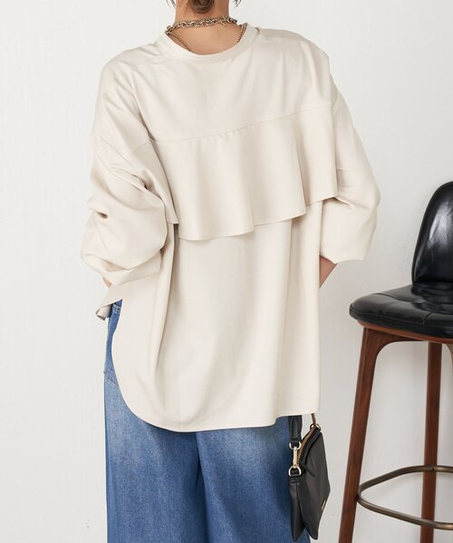 Jena espace merveilleux(ジェナ エスパスメルヴェイユ)の「【後ろ姿で魅せる】バックラッフルシャツ(シャツ/ブラウス・レディース・ブラック/イエロー/ベージュ・FREE)」の1枚目の写真