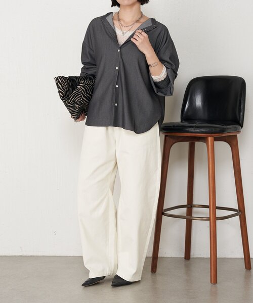 Jena espace merveilleux(ジェナ エスパスメルヴェイユ)の「【後ろ姿で魅せる】バックラッフルシャツ(シャツ/ブラウス・レディース・ブラック/イエロー/ベージュ・FREE)」の5枚目の写真