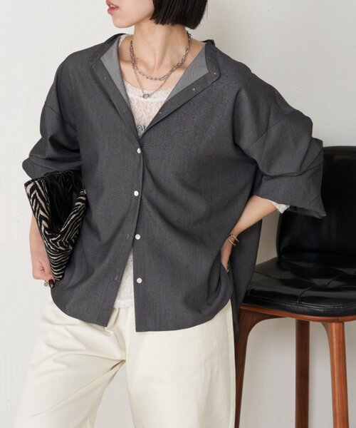 Jena espace merveilleux(ジェナ エスパスメルヴェイユ)の「【後ろ姿で魅せる】バックラッフルシャツ(シャツ/ブラウス・レディース・ブラック/イエロー/ベージュ・FREE)」の9枚目の写真