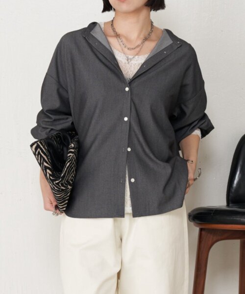 Jena espace merveilleux(ジェナ エスパスメルヴェイユ)の「【後ろ姿で魅せる】バックラッフルシャツ(シャツ/ブラウス・レディース・ブラック/イエロー/ベージュ・FREE)」の11枚目の写真