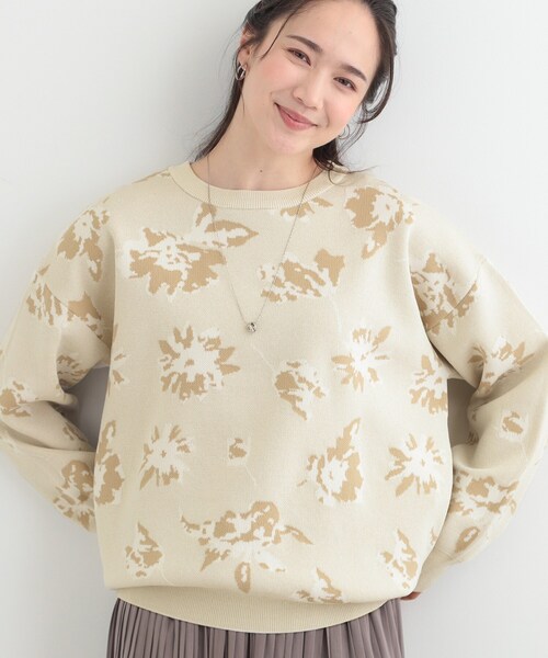 SHOO・LA・RUE（シューラルー）の「【洗濯機可/S-LL】ゆるシルエット フラワー柄スポンディッシュニット（ニット/セーター・レディース・グレー系4/ネイビー系5/ベージュ系その他2・01/02/03/04）」の2枚目の写真