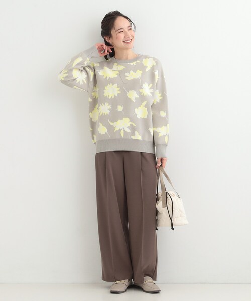SHOO・LA・RUE（シューラルー）の「【洗濯機可/S-LL】ゆるシルエット フラワー柄スポンディッシュニット（ニット/セーター・レディース・グレー系4/ネイビー系5/ベージュ系その他2・01/02/03/04）」の6枚目の写真