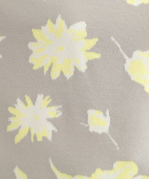 SHOO・LA・RUE（シューラルー）の「【洗濯機可/S-LL】ゆるシルエット フラワー柄スポンディッシュニット（ニット/セーター・レディース・グレー系4/ネイビー系5/ベージュ系その他2・01/02/03/04）」の7枚目の写真