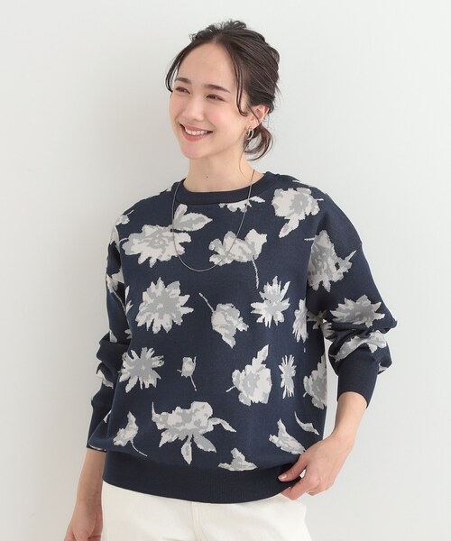 SHOO・LA・RUE（シューラルー）の「【洗濯機可/S-LL】ゆるシルエット フラワー柄スポンディッシュニット（ニット/セーター・レディース・グレー系4/ネイビー系5/ベージュ系その他2・01/02/03/04）」の8枚目の写真