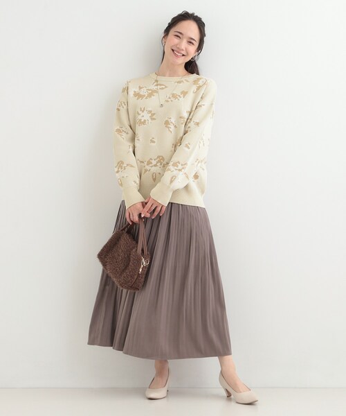 SHOO・LA・RUE（シューラルー）の「【洗濯機可/S-LL】ゆるシルエット フラワー柄スポンディッシュニット（ニット/セーター・レディース・グレー系4/ネイビー系5/ベージュ系その他2・01/02/03/04）」の21枚目の写真