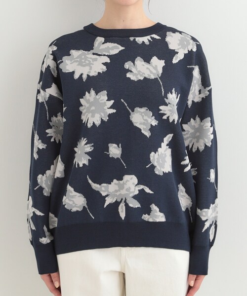 SHOO・LA・RUE（シューラルー）の「【洗濯機可/S-LL】ゆるシルエット フラワー柄スポンディッシュニット（ニット/セーター・レディース・グレー系4/ネイビー系5/ベージュ系その他2・01/02/03/04）」の11枚目の写真