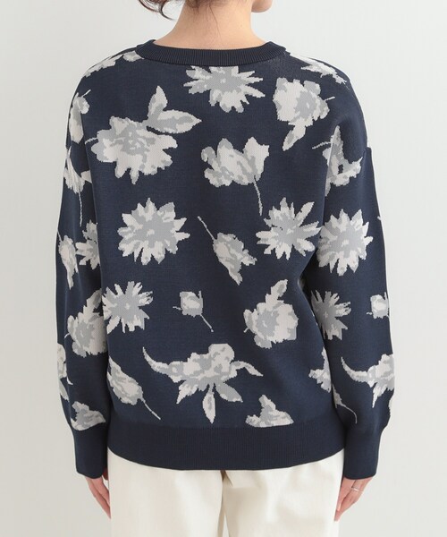 SHOO・LA・RUE（シューラルー）の「【洗濯機可/S-LL】ゆるシルエット フラワー柄スポンディッシュニット（ニット/セーター・レディース・グレー系4/ネイビー系5/ベージュ系その他2・01/02/03/04）」の13枚目の写真