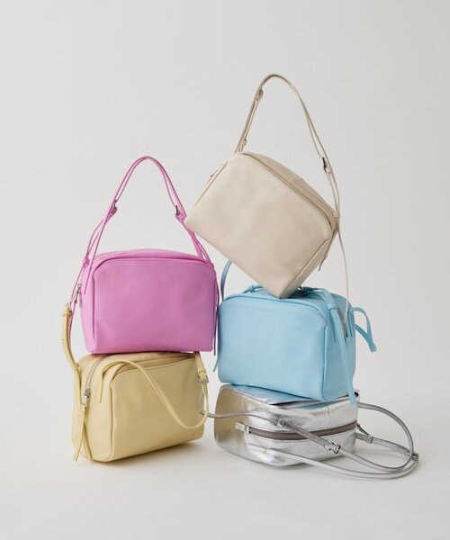 russet(ラシット)の「kuubo ボックストートバッグ(トートバッグ・レディース・シルバー/ブラック/アイボリー/ブルー系その他/イエロー/ローズ・FREE)」の2枚目の写真