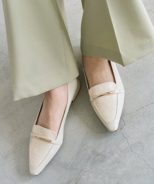 LE TALON（ルタロン）の「フレンチスクエアメタルローファー（ローファー・レディース・アイボリー/ブラック系その他/キャメル・25cm/24.5cm/24cm/23.5cm/23cm/22.5cm/22cm）」の2枚目の写真