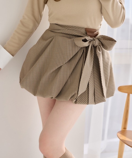 one after another NICE CLAUP（ワンアフターアナザーナイスクラップ）の「【S/Mサイズ展開】リボンミニスカート（スカート・レディース・ベージュ系その他/オフホワイト/ブラック系その他/チャコールグレー・SMALL/MEDIUM）」の4枚目の写真