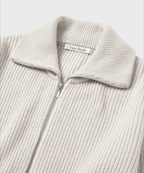NONBLANK(ノンブランク)の「ルーズフィットジップアップカラーニット_クリームベージュ(ニット/セーター・メンズ・クリーム・M/L/XL)」の3枚目の写真