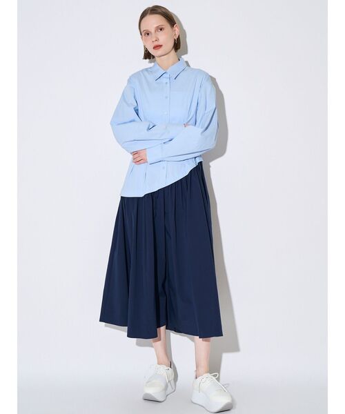 ELENDEEK(エレンディーク)の「ウェーブラインタックワンピース(ワンピース・レディース・ライトブルー/オフホワイト・02/01)」の2枚目の写真