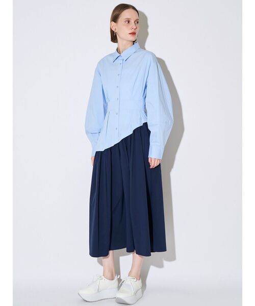 ELENDEEK(エレンディーク)の「ウェーブラインタックワンピース(ワンピース・レディース・ライトブルー/オフホワイト・02/01)」の19枚目の写真