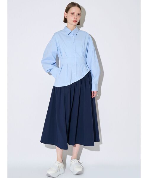 ELENDEEK(エレンディーク)の「ウェーブラインタックワンピース(ワンピース・レディース・ライトブルー/オフホワイト・02/01)」の18枚目の写真