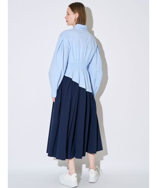 ELENDEEK(エレンディーク)の「ウェーブラインタックワンピース(ワンピース・レディース・ライトブルー/オフホワイト・02/01)」の16枚目の写真