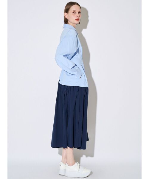 ELENDEEK(エレンディーク)の「ウェーブラインタックワンピース(ワンピース・レディース・ライトブルー/オフホワイト・02/01)」の15枚目の写真