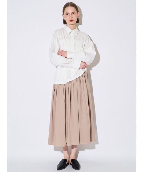 ELENDEEK(エレンディーク)の「ウェーブラインタックワンピース(ワンピース・レディース・ライトブルー/オフホワイト・02/01)」の8枚目の写真