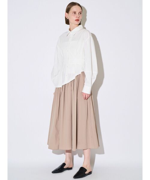 ELENDEEK(エレンディーク)の「ウェーブラインタックワンピース(ワンピース・レディース・ライトブルー/オフホワイト・02/01)」の7枚目の写真