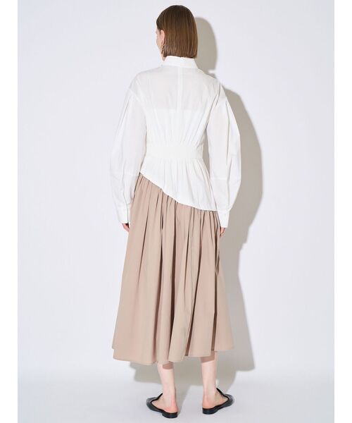 ELENDEEK(エレンディーク)の「ウェーブラインタックワンピース(ワンピース・レディース・ライトブルー/オフホワイト・02/01)」の6枚目の写真