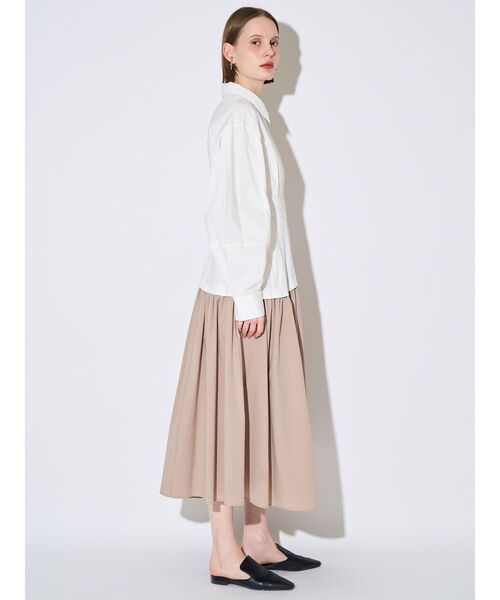 ELENDEEK(エレンディーク)の「ウェーブラインタックワンピース(ワンピース・レディース・ライトブルー/オフホワイト・02/01)」の5枚目の写真