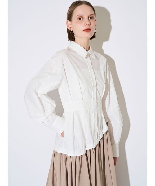 ELENDEEK(エレンディーク)の「ウェーブラインタックワンピース(ワンピース・レディース・ライトブルー/オフホワイト・02/01)」の4枚目の写真