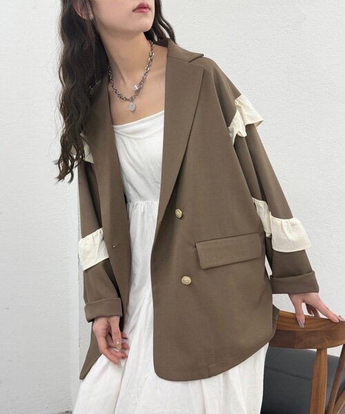 w closet(ダブルクローゼット)の「フリルテーラードジャケット(テーラードジャケット・レディース・ブラウン/ネイビー/チャコールグレー・MEDIUM/SMALL)」の1枚目の写真