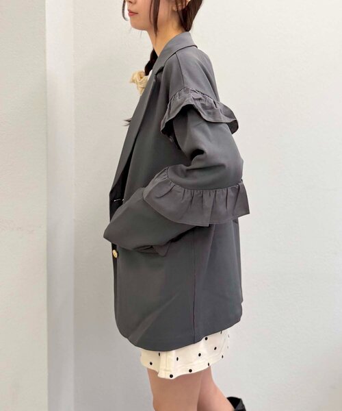 w closet(ダブルクローゼット)の「フリルテーラードジャケット(テーラードジャケット・レディース・ブラウン/ネイビー/チャコールグレー・MEDIUM/SMALL)」の4枚目の写真