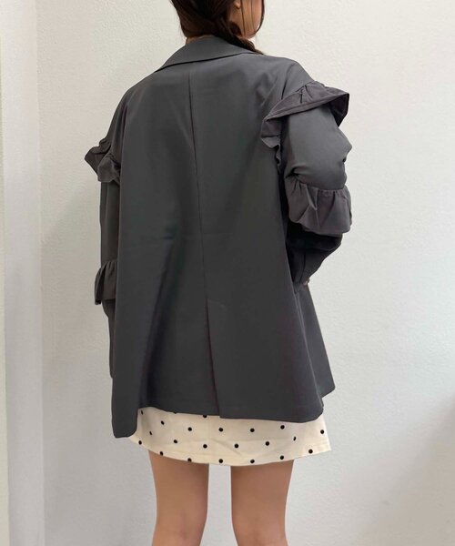 w closet(ダブルクローゼット)の「フリルテーラードジャケット(テーラードジャケット・レディース・ブラウン/ネイビー/チャコールグレー・MEDIUM/SMALL)」の5枚目の写真