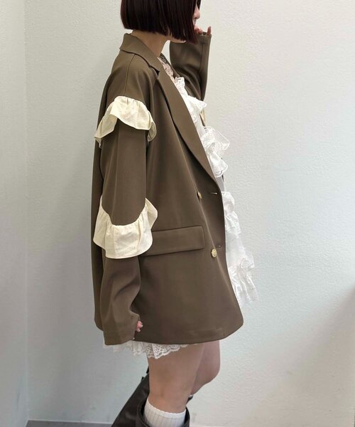 w closet(ダブルクローゼット)の「フリルテーラードジャケット(テーラードジャケット・レディース・ブラウン/ネイビー/チャコールグレー・MEDIUM/SMALL)」の15枚目の写真