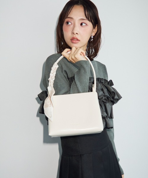 krahe(クレーエ)の「スカーフハンドルスクエアボックスハンドバッグ(ハンドバッグ・レディース・ホワイト/ベージュ/ブラック/ブラウン・FREE)」の16枚目の写真
