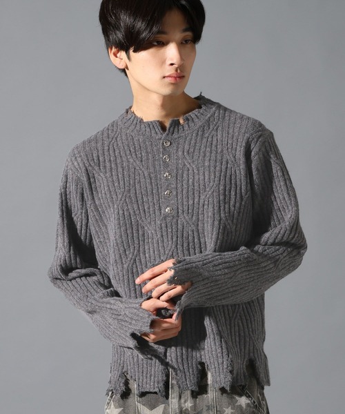 LAND MUSEUM(ランドミュージアム)の「LAND MUSEUM/ダメージヘンリーニット(ニット/セーター・メンズ・グレー/ブラック・MEDIUM/LARGE)」の11枚目の写真