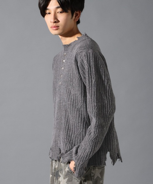 LAND MUSEUM(ランドミュージアム)の「LAND MUSEUM/ダメージヘンリーニット(ニット/セーター・メンズ・グレー/ブラック・MEDIUM/LARGE)」の12枚目の写真