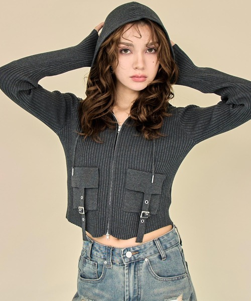 ANAP(アナップ)の「リブニットフラップポケット ダブルジップ トップス(ニット/セーター・レディース・ブルー/ダークグレー/ライトグレー・F)」の2枚目の写真