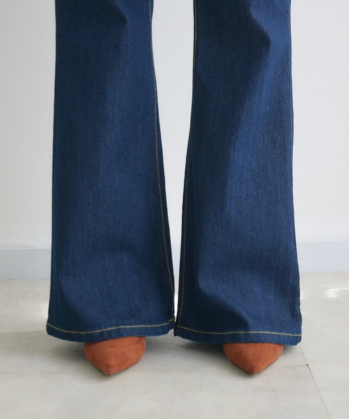 RU.TI.LE(ルチル)の「【RU.TI.LE】ウエストゴムストレッチ付きフレアデニムパンツ(デニムパンツ・レディース・ブラック/ネイビー・LARGE/MEDIUM)」の5枚目の写真