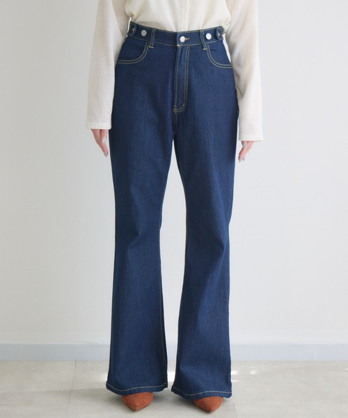 RU.TI.LE(ルチル)の「【RU.TI.LE】ウエストゴムストレッチ付きフレアデニムパンツ(デニムパンツ・レディース・ブラック/ネイビー・LARGE/MEDIUM)」の11枚目の写真
