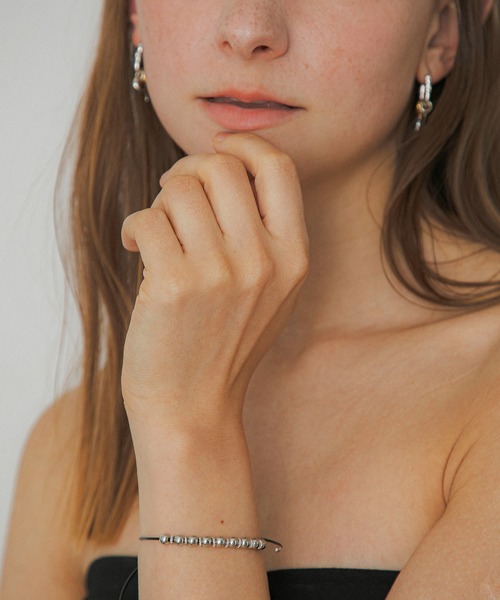 LAPUIS(ラピュイ)の「LAPUIS(ラピュイ)Metal Beads bracelet(ブレスレット・レディース・ゴールド/シルバー・FREE)」の2枚目の写真