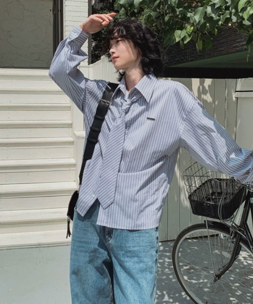 NOWLE(ノウル)の「【NOWLE】ネクタイ付き メタルプレート ワンポイント ストライプ ルーズシャツ(シャツ/ブラウス・メンズ・ライトブルー/グレー・MEDIUM/LARGE/X-LARGE)」の7枚目の写真