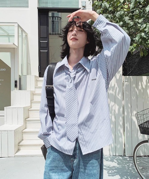 NOWLE(ノウル)の「【NOWLE】ネクタイ付き メタルプレート ワンポイント ストライプ ルーズシャツ(シャツ/ブラウス・メンズ・ライトブルー/グレー・MEDIUM/LARGE/X-LARGE)」の9枚目の写真
