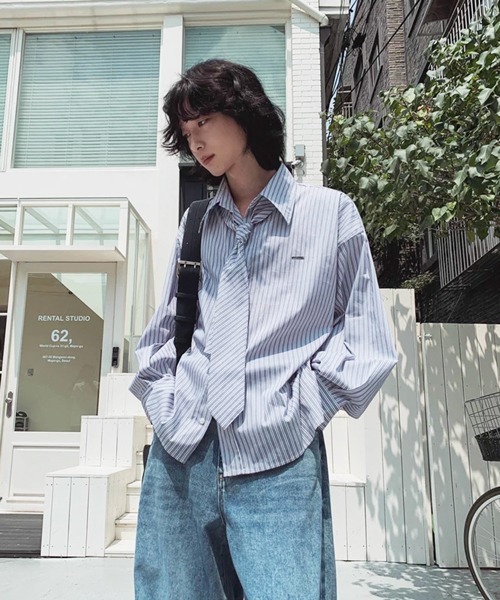 NOWLE(ノウル)の「【NOWLE】ネクタイ付き メタルプレート ワンポイント ストライプ ルーズシャツ(シャツ/ブラウス・メンズ・ライトブルー/グレー・MEDIUM/LARGE/X-LARGE)」の13枚目の写真