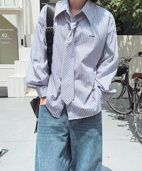 NOWLE(ノウル)の「【NOWLE】ネクタイ付き メタルプレート ワンポイント ストライプ ルーズシャツ(シャツ/ブラウス・メンズ・ライトブルー/グレー・MEDIUM/LARGE/X-LARGE)」の14枚目の写真