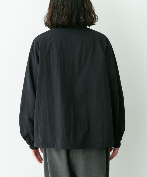 URBAN RESEARCH Sonny Label（アーバンリサーチサニーレーベル）の「撥水ベーシックスタンドブルゾン（ナイロンジャケット・メンズ・ブラック/ネイビー・X-LARGE/LARGE/MEDIUM）」の8枚目の写真