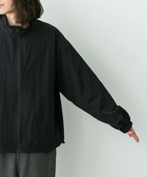 URBAN RESEARCH Sonny Label（アーバンリサーチサニーレーベル）の「撥水ベーシックスタンドブルゾン（ナイロンジャケット・メンズ・ブラック/ネイビー・X-LARGE/LARGE/MEDIUM）」の9枚目の写真